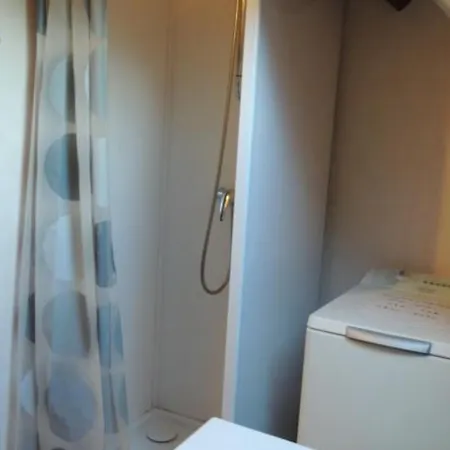 Holiday home : Maison Ancienne Avec Poele, Jardin Clos Et Animaux Acceptes - Fr-1-497-15