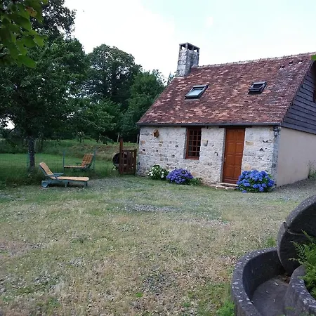 Holiday home : Maison Ancienne Avec Poele, Jardin Clos Et Animaux Acceptes - Fr-1-497-15 *