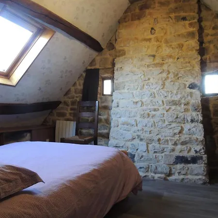 Casa de Férias Maison Ancienne Restaurée Avec Poêle à Bois Et Animaux Admis - Fr-1-497-15 Champsecret